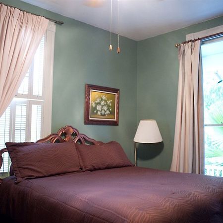 Arbor House Suites Bed And Breakfast San Antonio Exterior photo