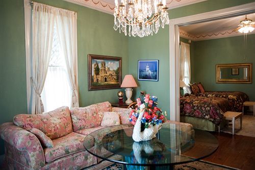 Arbor House Suites Bed And Breakfast San Antonio Exterior photo