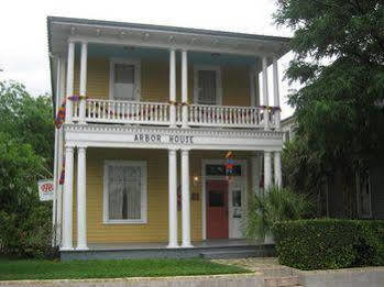 Arbor House Suites Bed And Breakfast San Antonio Exterior photo